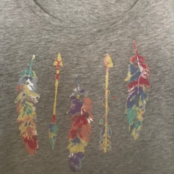 Relativity Women Gray w/Multi-Color Feathers Short Sleeve Tee. Sz. 2X - Picture 3 of 4